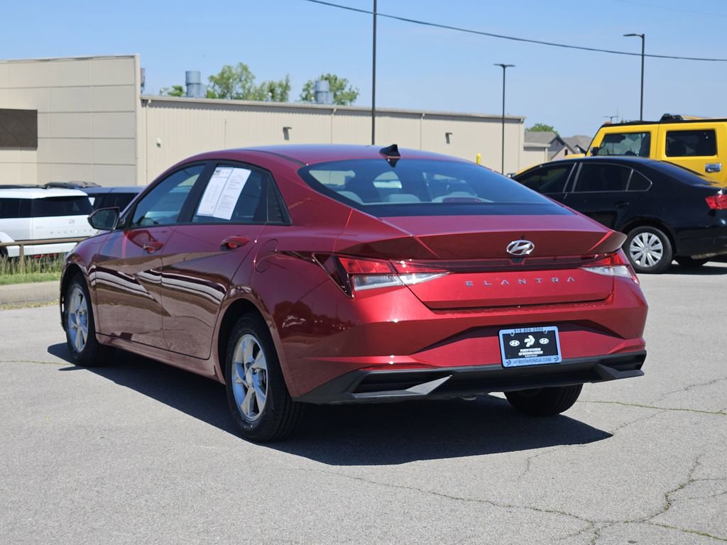 Used 2023 Hyundai Elantra SE FWD image 3