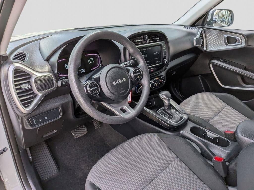 Used 2023 Kia Soul LX w/ LX Technology Package FWD image 12