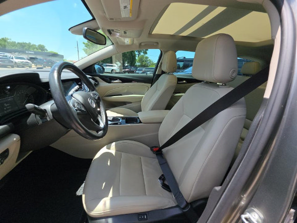Used 2019 Buick Regal Essence w/ Driver Confidence Package I AWD/4WD image 3
