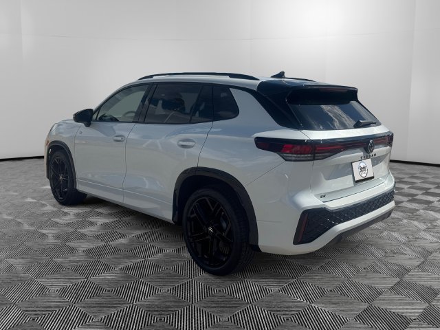 New 2026 Volkswagen Tiguan SE R-Line FWD image 3
