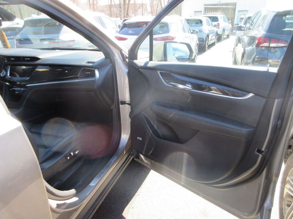 Used 2022 Cadillac XT6 Premium Luxury w/ Technology Package image 7