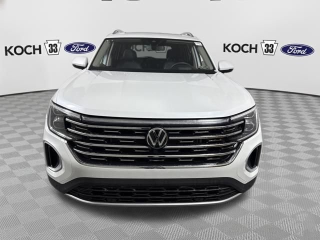 Used 2025 Volkswagen Atlas SEL image 2