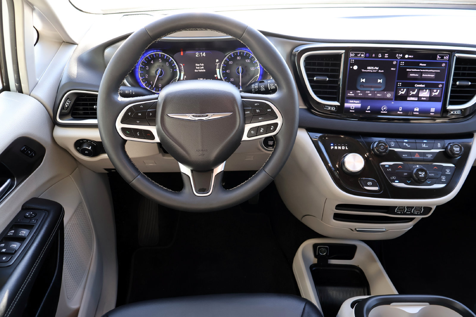 Used 2024 Chrysler Pacifica Touring-L FWD image 16