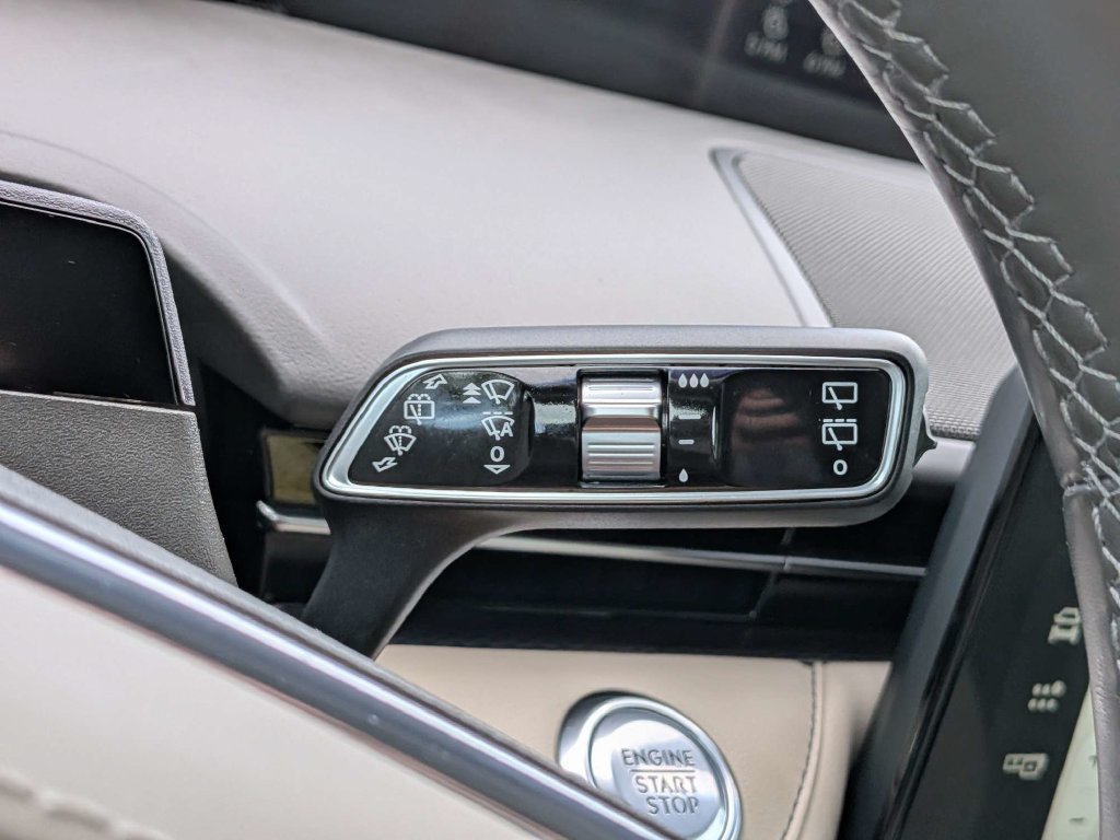 Used 2024 Lincoln Nautilus Premier AWD/4WD image 35
