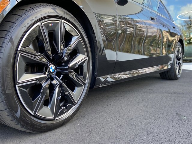 Certified 2025 BMW 740i xDrive w/ Executive Package image 9