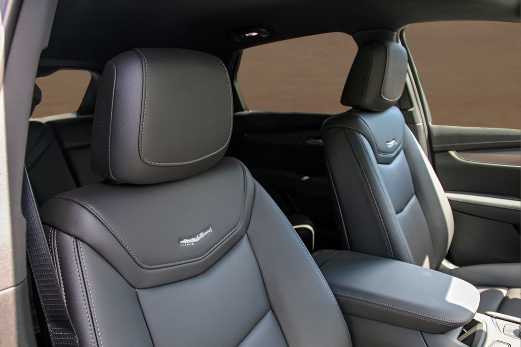 Certified 2025 Cadillac XT5 Luxury FWD image 16