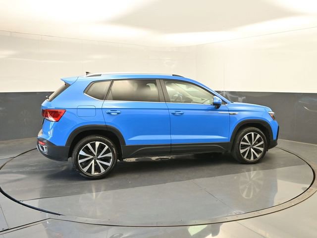 Certified 2023 Volkswagen Taos SE w/ Panoramic Sunroof Package image 15