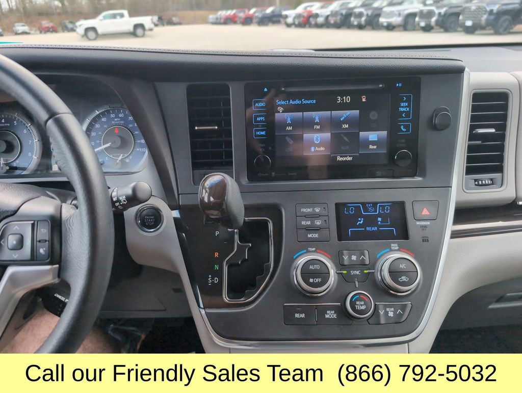 Used 2017 Toyota Sienna XLE Premium image 19