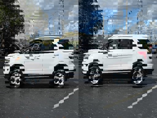 Certified 2018 Ford Explorer XLT image 11