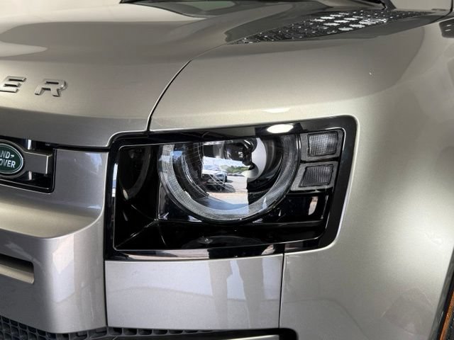 Used 2025 Land Rover Defender 110 X-Dynamic SE AWD/4WD image 8