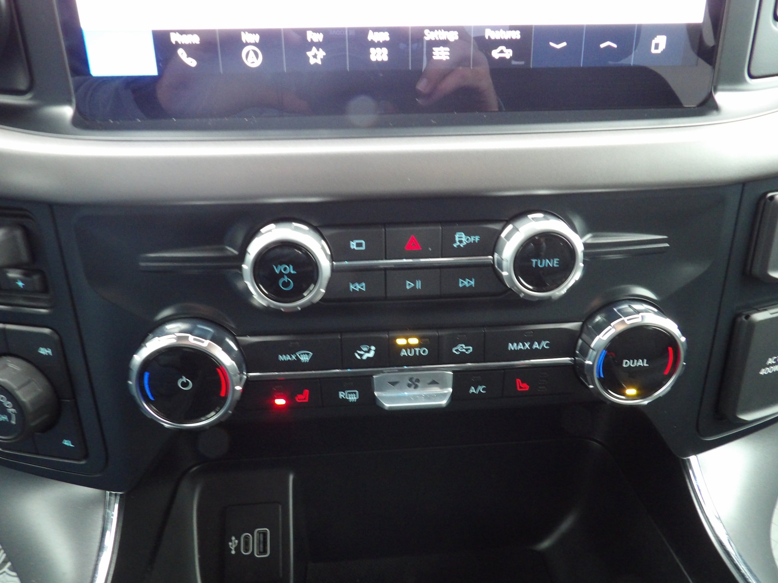 Used 2025 Ford F150 XLT w/ Equipment Group 302A MID AWD/4WD image 16