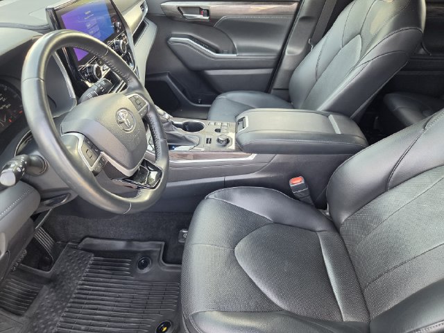 Used 2023 Toyota Highlander Limited AWD/4WD image 11