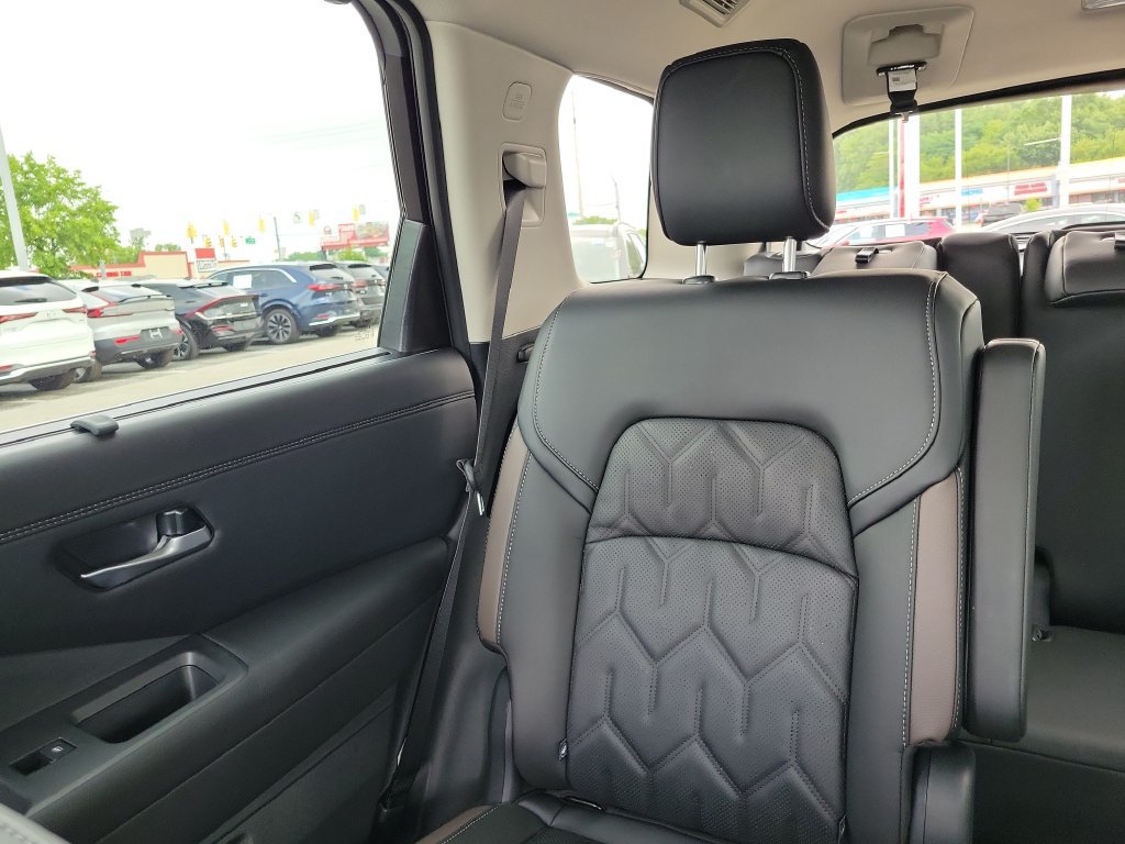 New 2026 Nissan Pathfinder Platinum AWD/4WD image 5