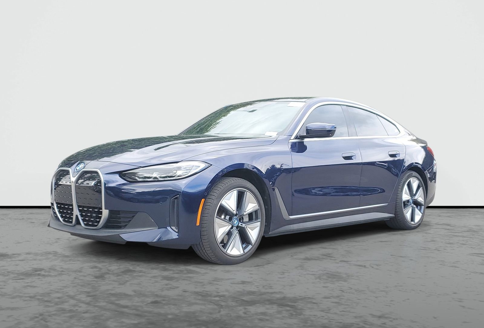 Used 2023 BMW i4 eDrive35 w/ Premium Package RWD image 2