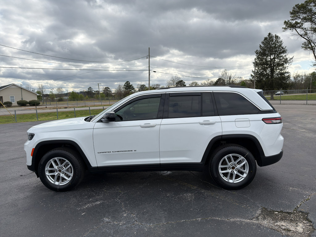 Used 2023 Jeep Grand Cherokee Laredo X image 8