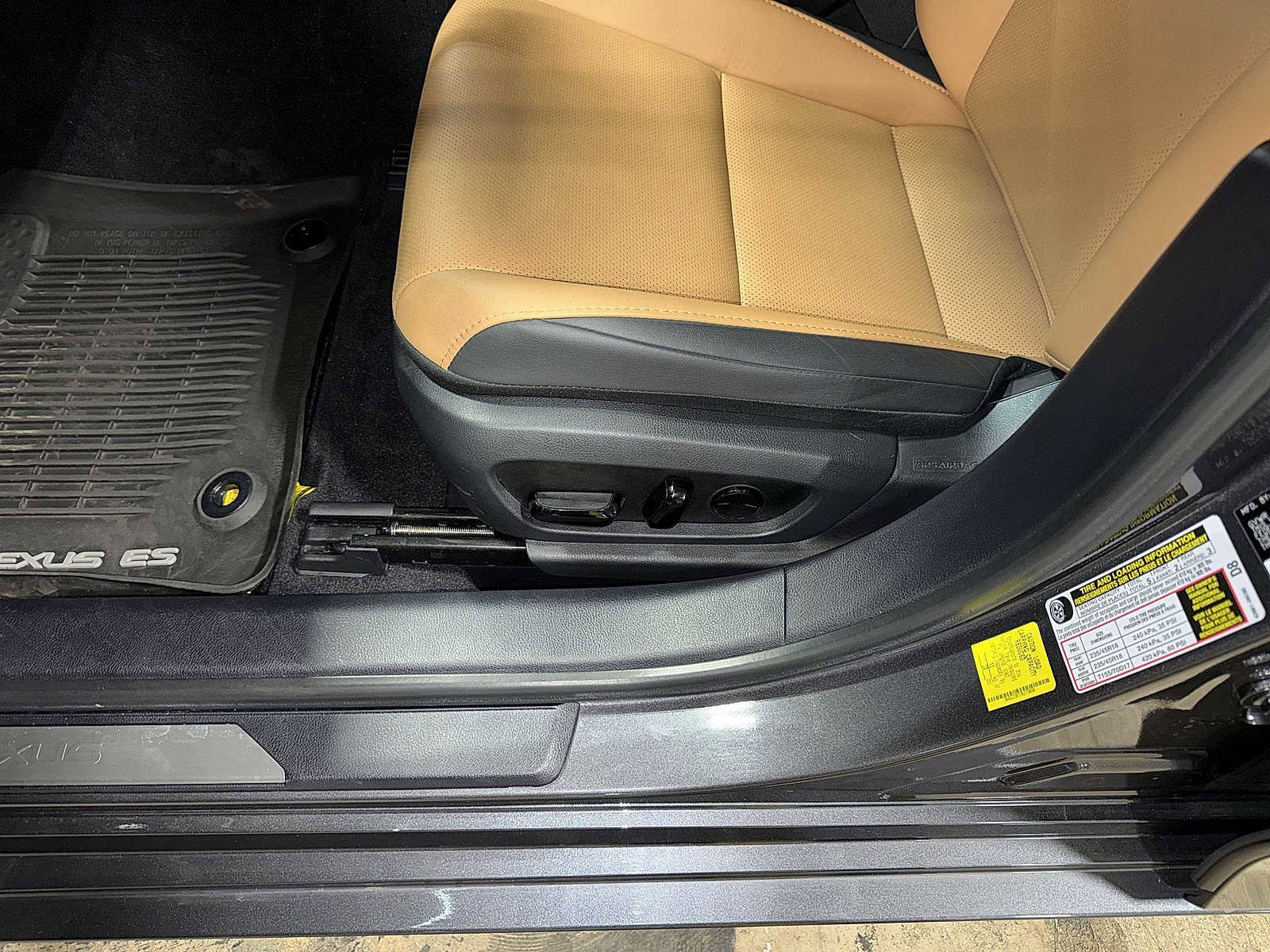 Used 2024 Lexus ES 350 w/ Premium Package image 23