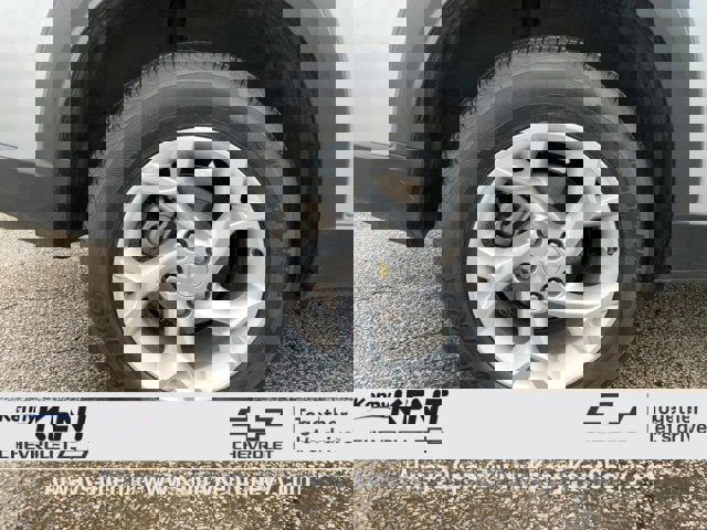 Used 2024 Chevrolet Trax LS w/ LS Convenience Package image 8