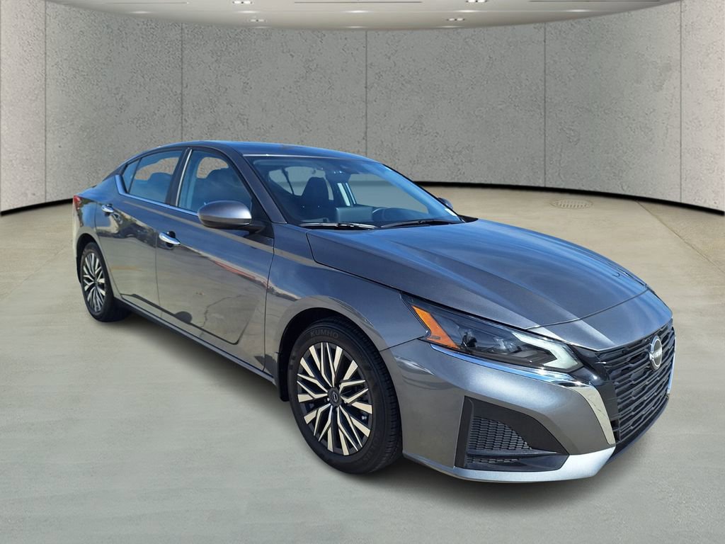 Used 2025 Nissan Altima 2.5 SV w/ SV Premium Package FWD image 7