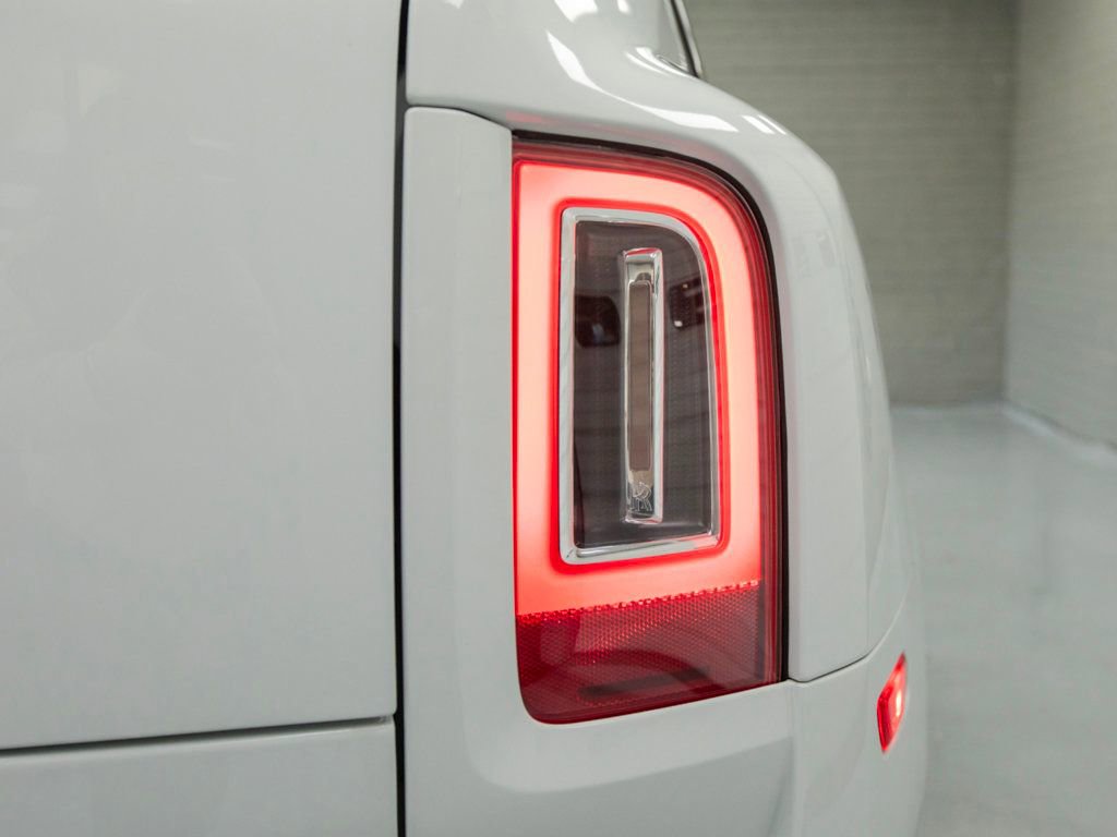 Used 2022 Rolls-Royce Cullinan w/ Cullinan Package image 46