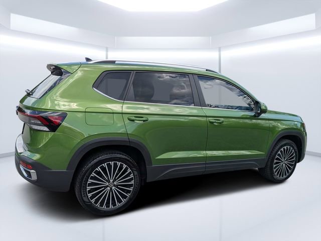 Certified 2026 Volkswagen Taos SE FWD image 3