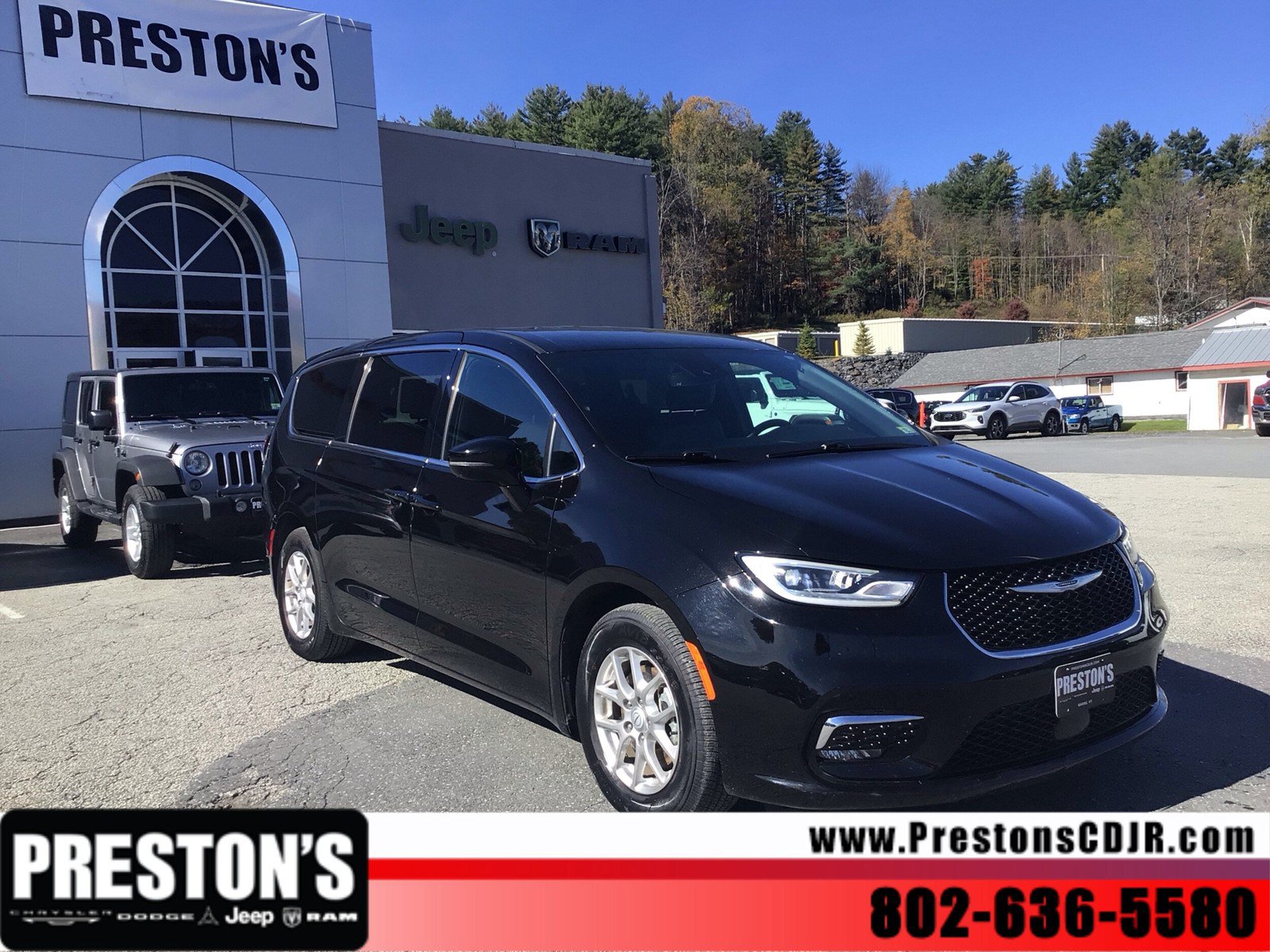 Used 2025 Chrysler Pacifica Select FWD image 8
