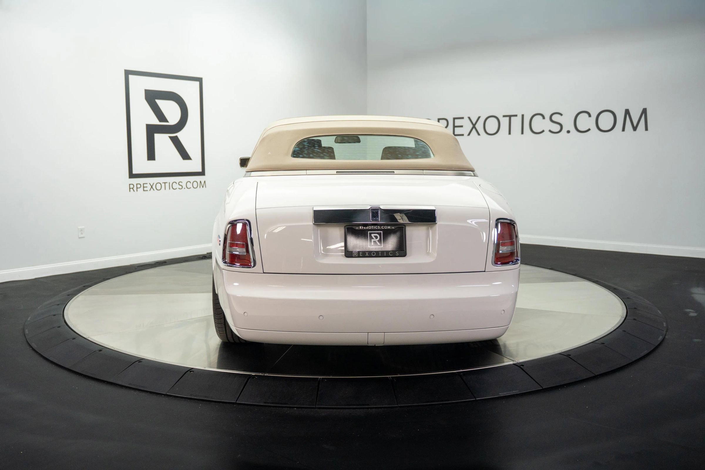 Used 2009 Rolls-Royce Phantom Drophead Coupe image 9