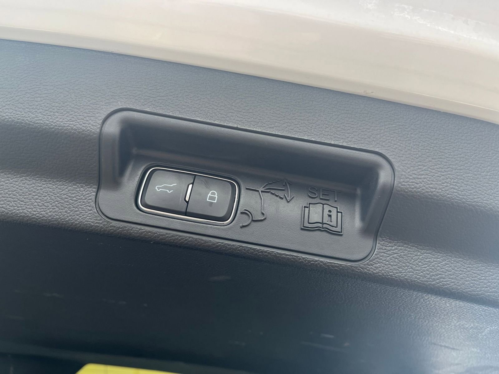 Used 2023 Ford Explorer Limited image 24