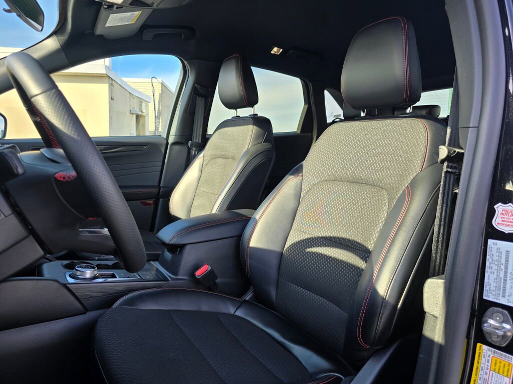 Used 2025 Ford Escape ST-Line image 22