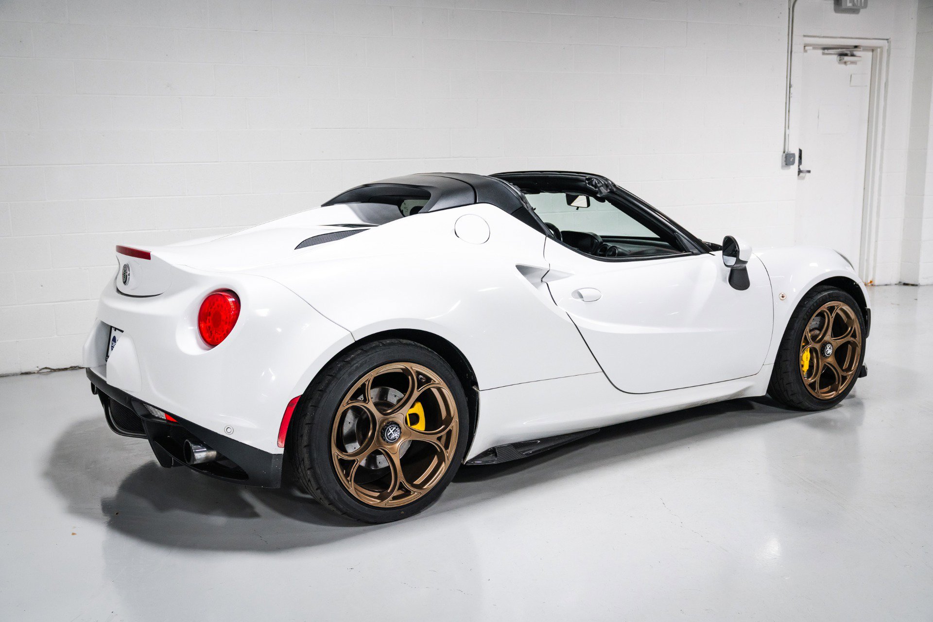 Used 2018 Alfa Romeo 4C Spider RWD image 3