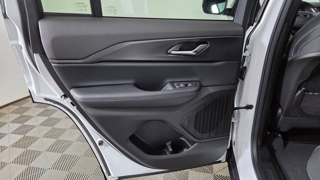 New 2025 Jeep Grand Cherokee Laredo w/ Luxury Tech Group I image 29