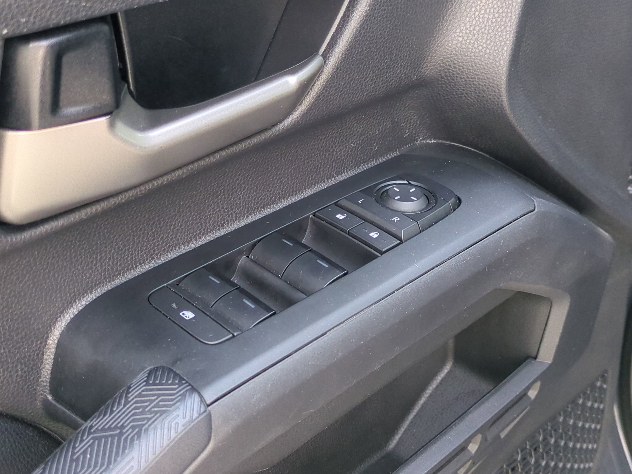Used 2024 Toyota Tacoma TRD Off-Road AWD/4WD image 15