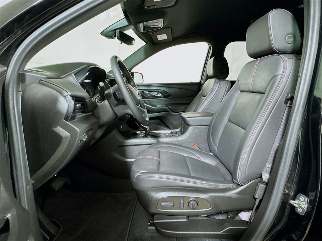 Used 2022 Chevrolet Traverse RS image 19