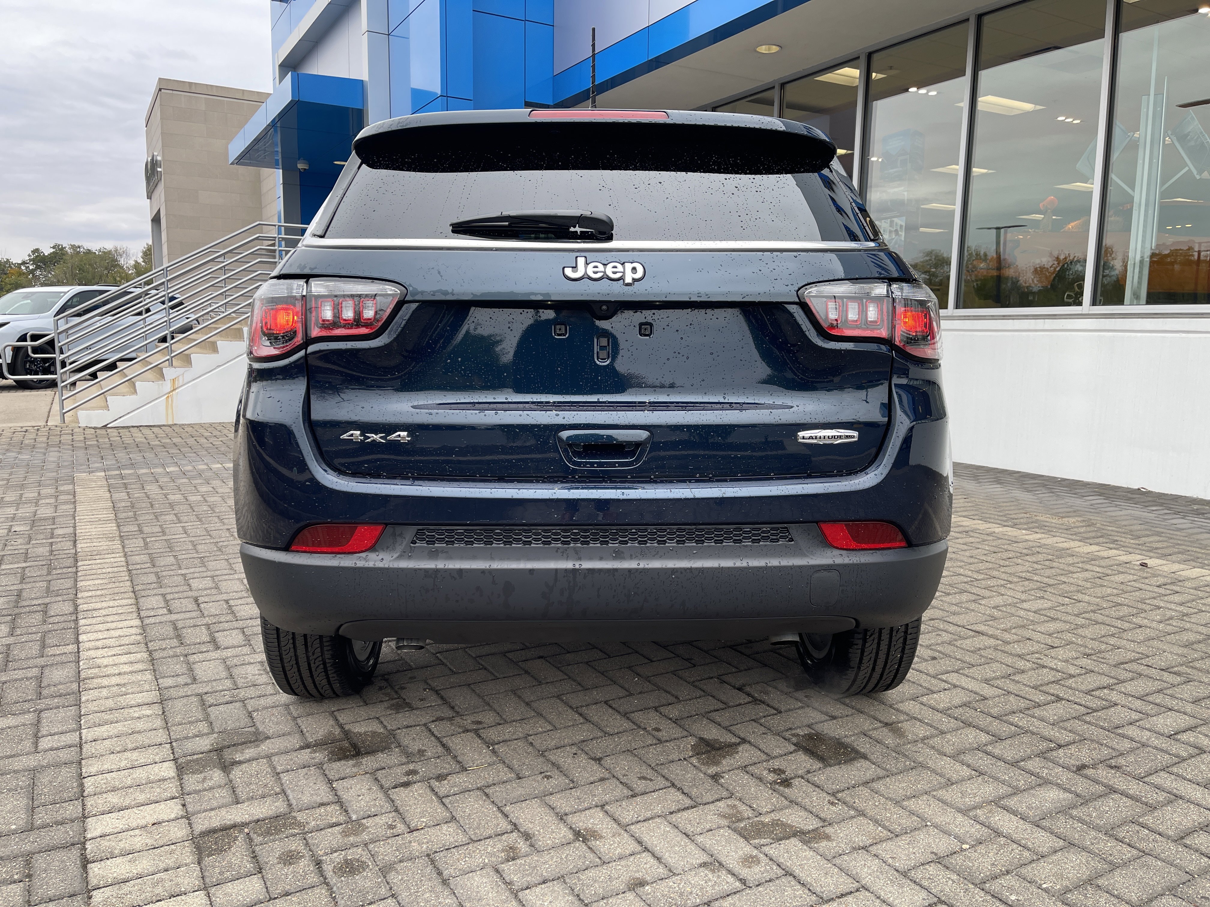 Used 2024 Jeep Compass Latitude image 4