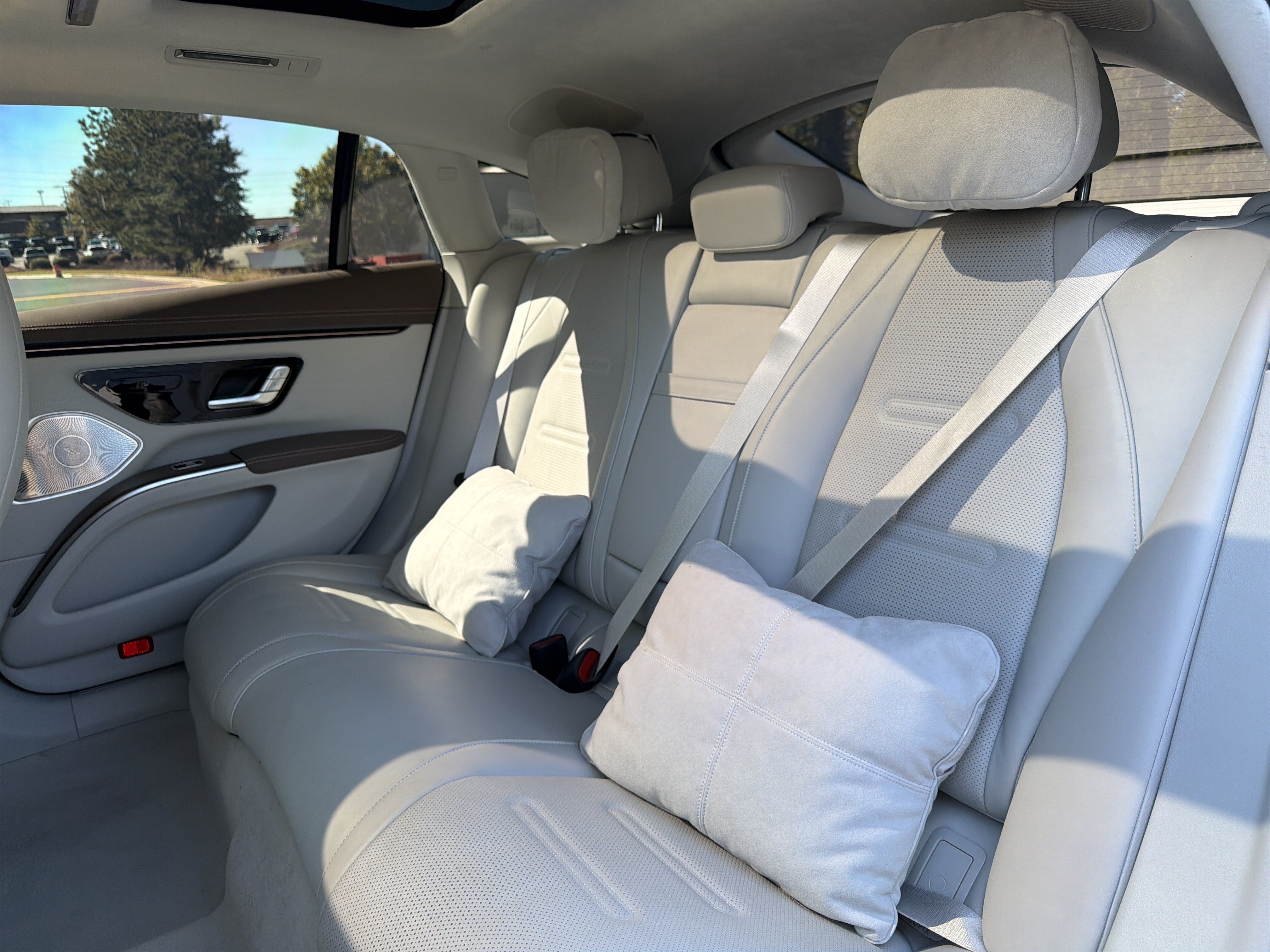 Used 2022 Mercedes-Benz EQS AMG 4MATIC w/ Exclusive Trim Package image 9