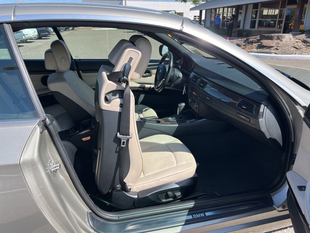 Used 2011 BMW 328i Convertible image 11