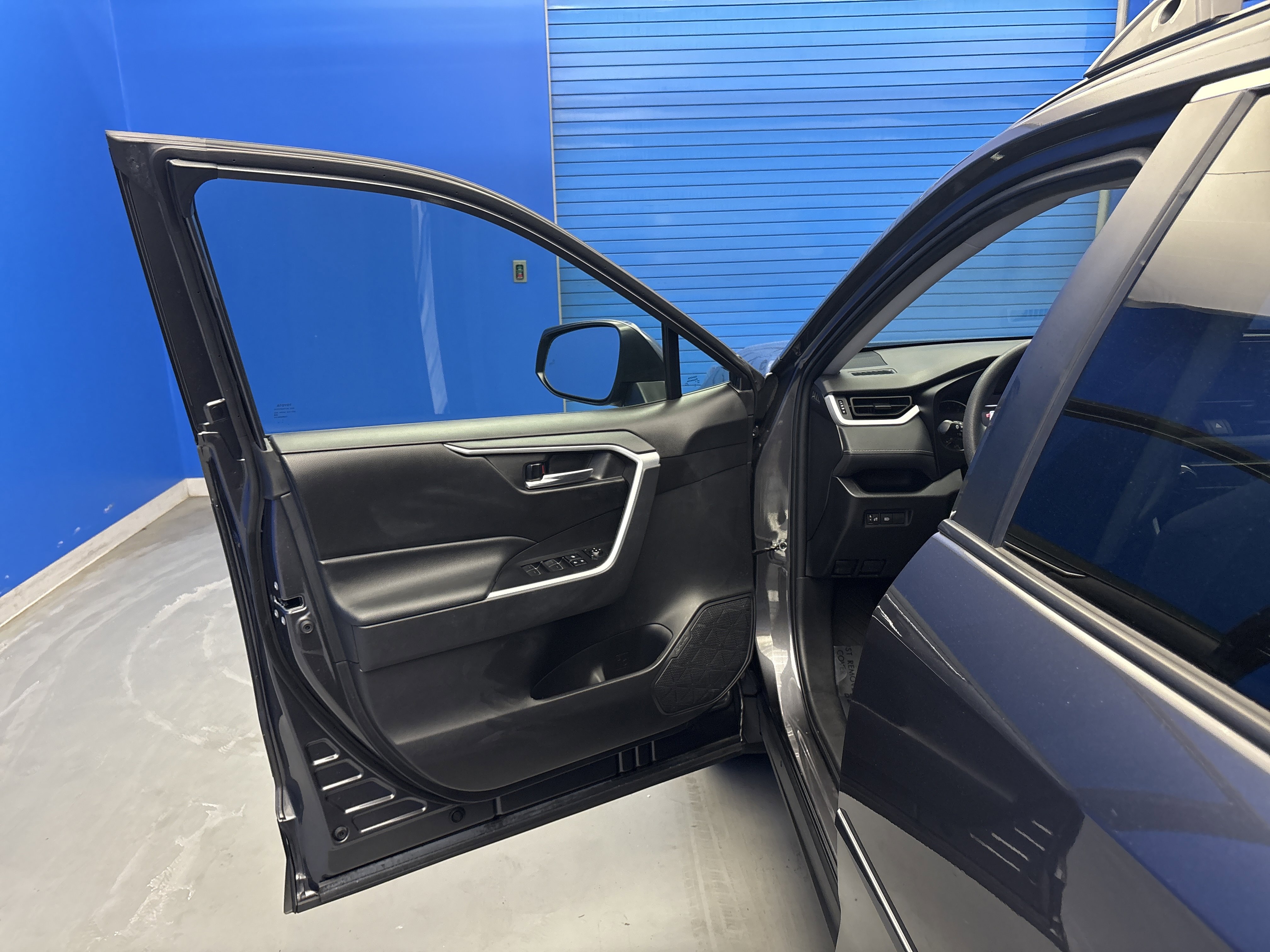 Used 2022 Toyota RAV4 XLE AWD/4WD image 9