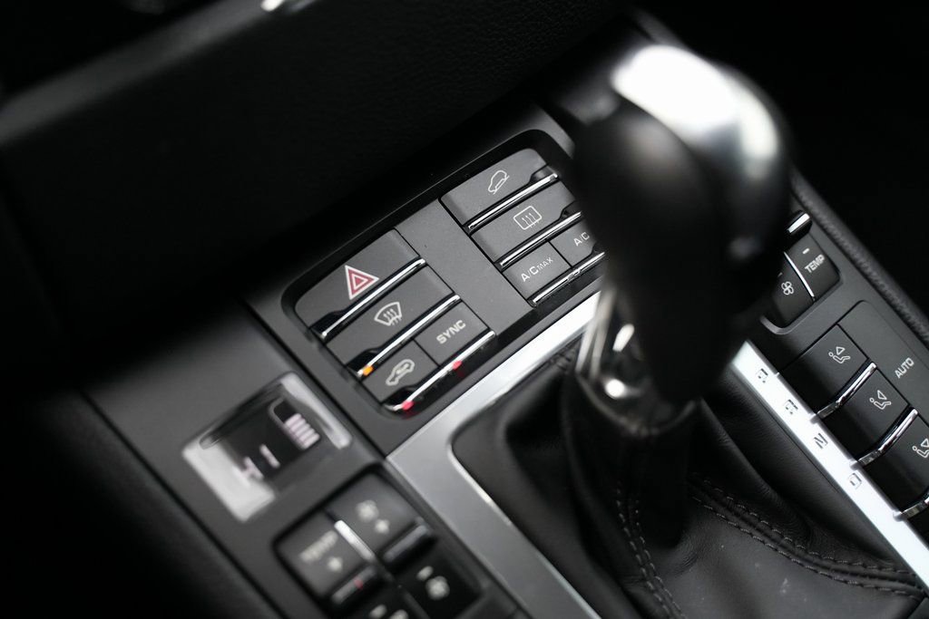 Used 2017 Porsche Macan w/ Driver Memory Package image 34