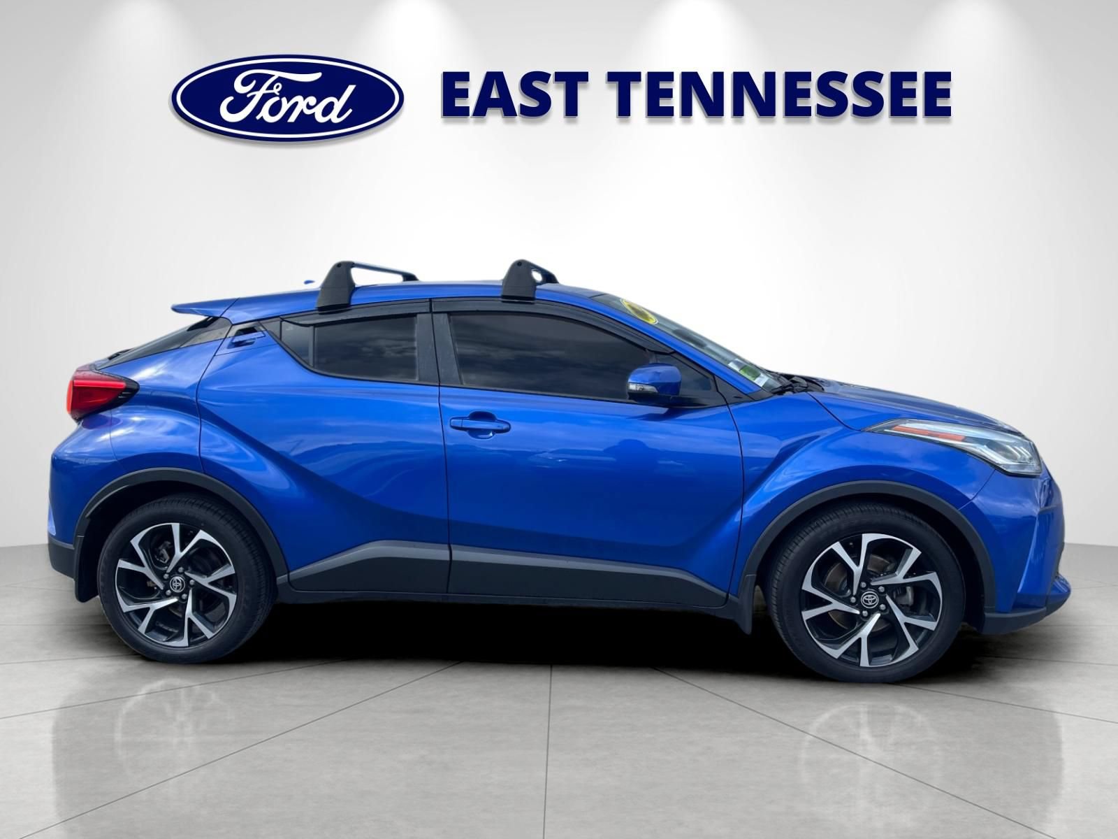 Used 2022 Toyota C-HR XLE FWD image 2