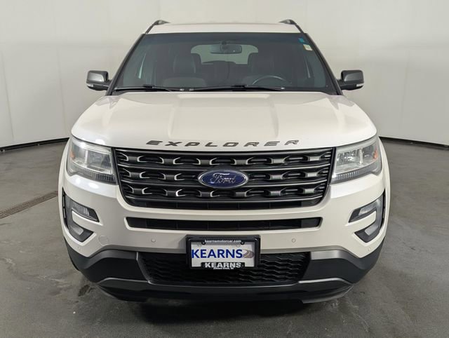Used 2017 Ford Explorer XLT w/ Equipment Group 202A image 3
