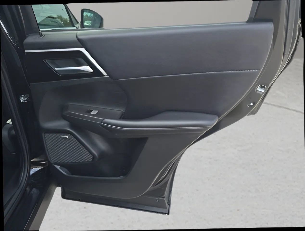 Used 2025 Mitsubishi Outlander SE image 20