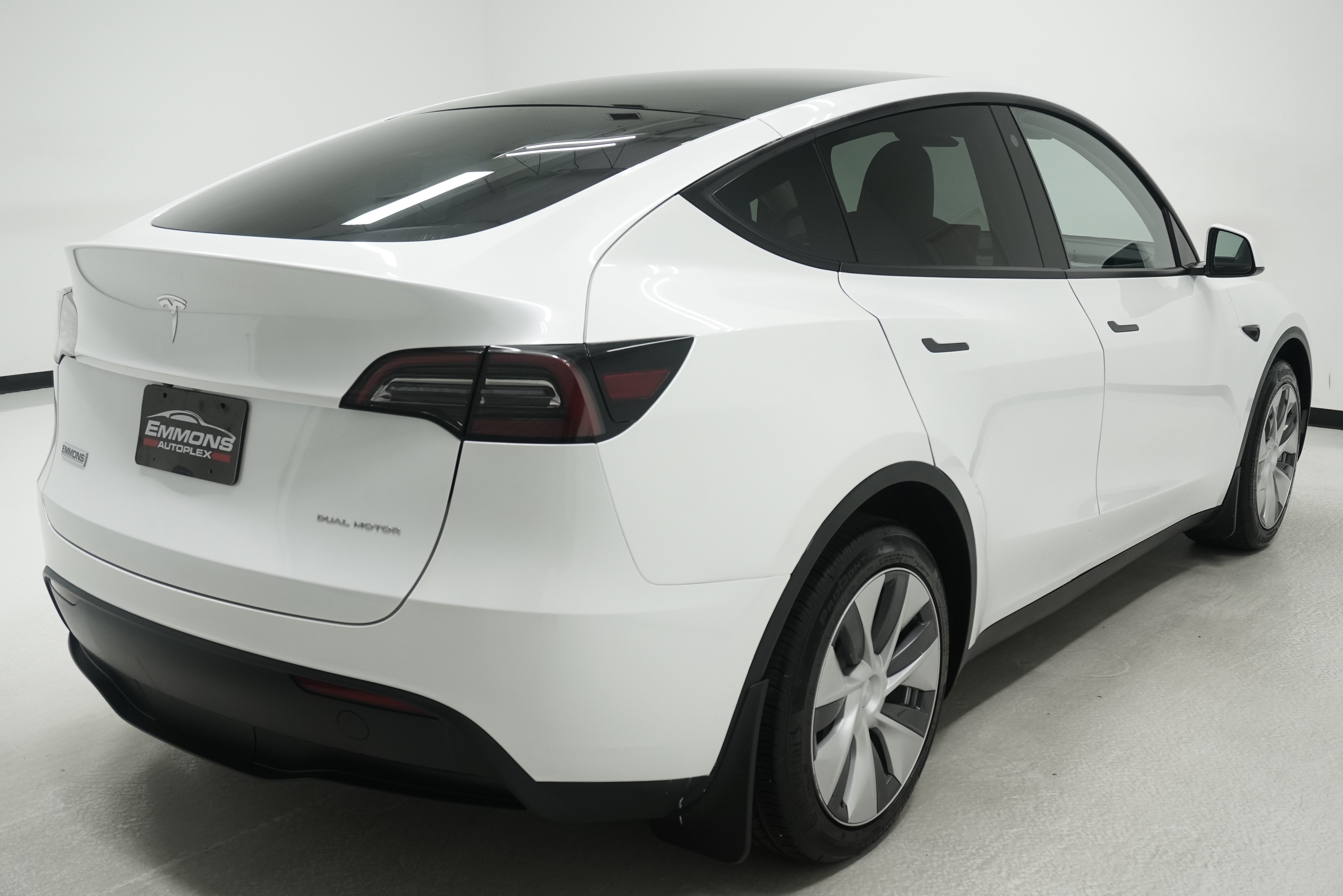 Used 2023 Tesla Model Y Long Range AWD/4WD image 4