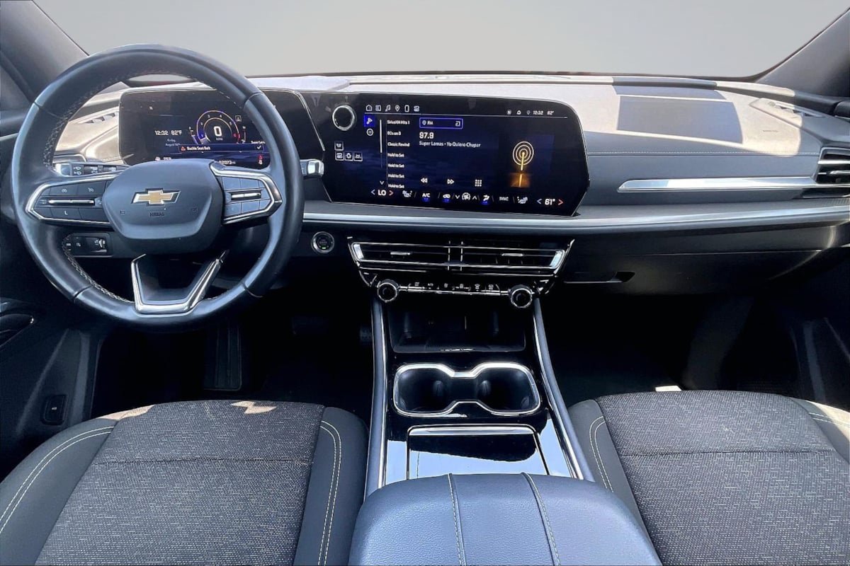 Used 2024 Chevrolet Traverse LT FWD image 16