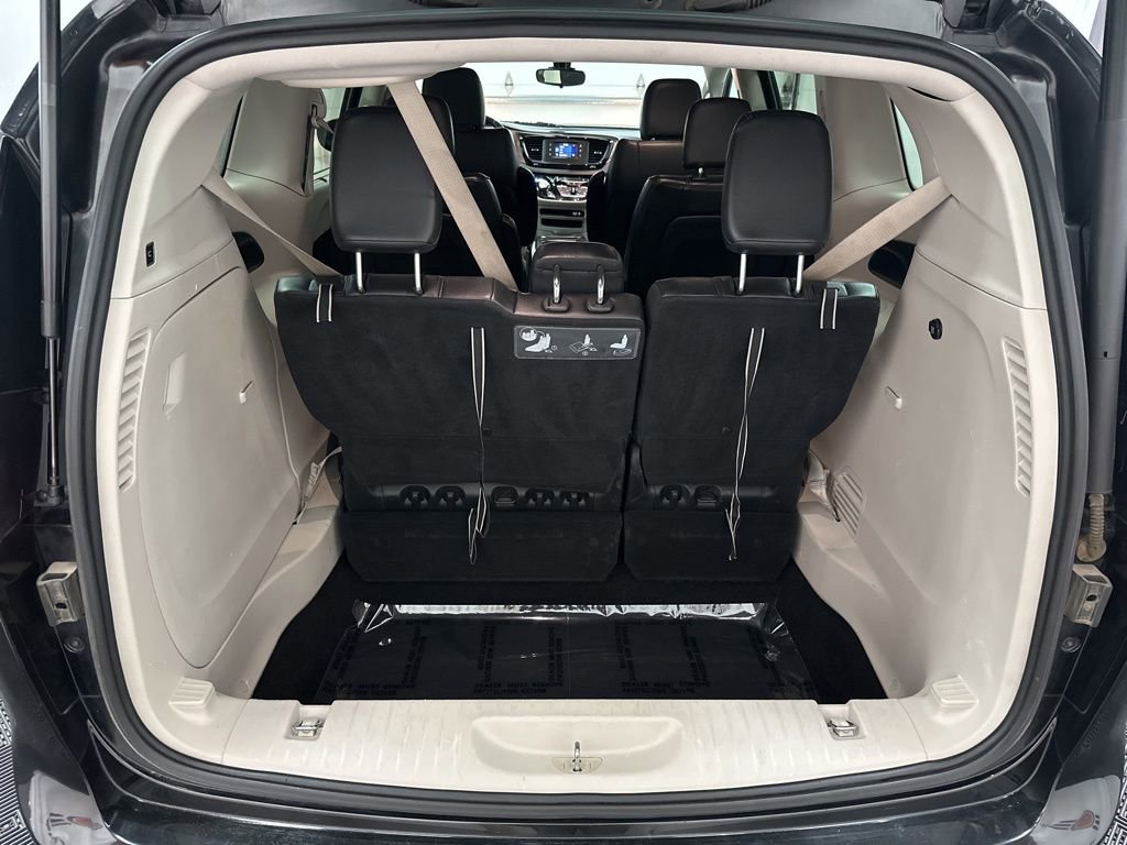 Used 2017 Chrysler Pacifica Touring-L FWD image 35