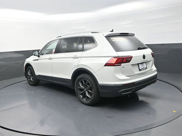 Used 2023 Volkswagen Tiguan SE w/ Panoramic Sunroof Package image 8