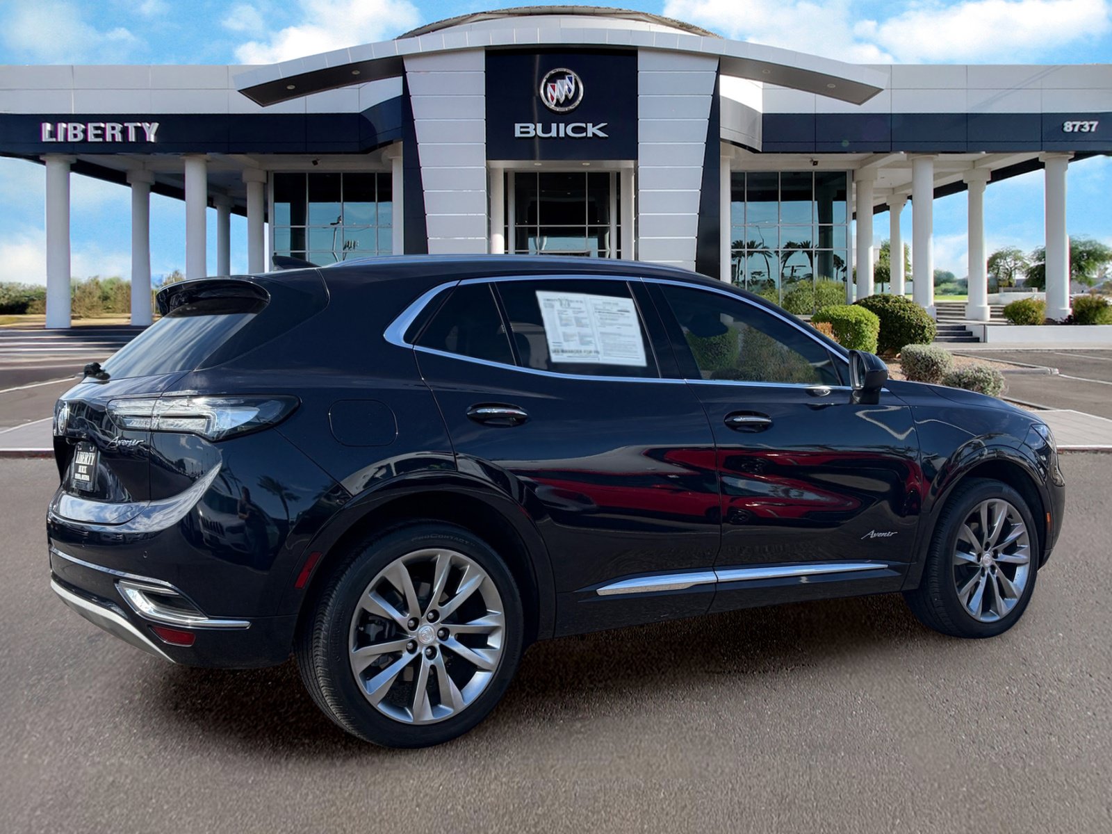 Used 2021 Buick Envision Avenir w/ Technology Package II FWD image 3