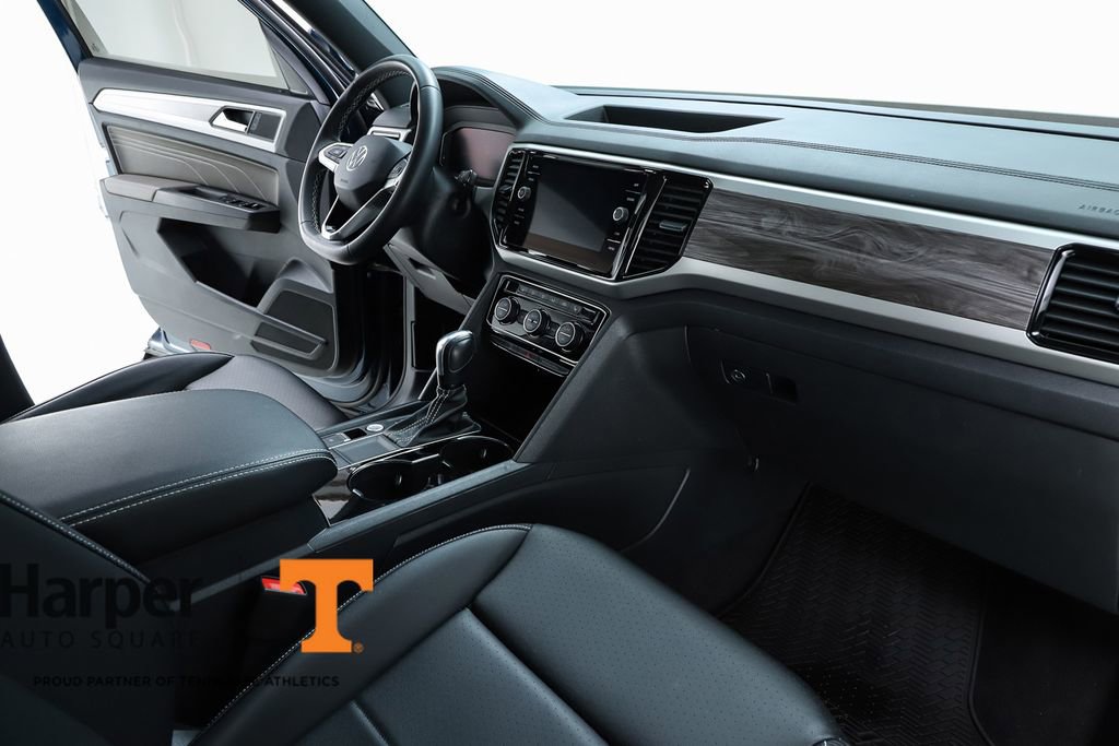 Used 2023 Volkswagen Atlas Cross Sport SE w/ Panoramic Sunroof Package FWD image 33