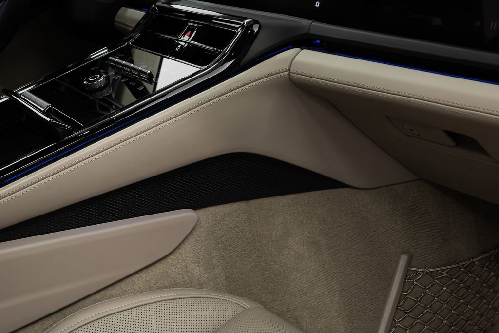 Used 2024 Porsche Panamera 4 image 33