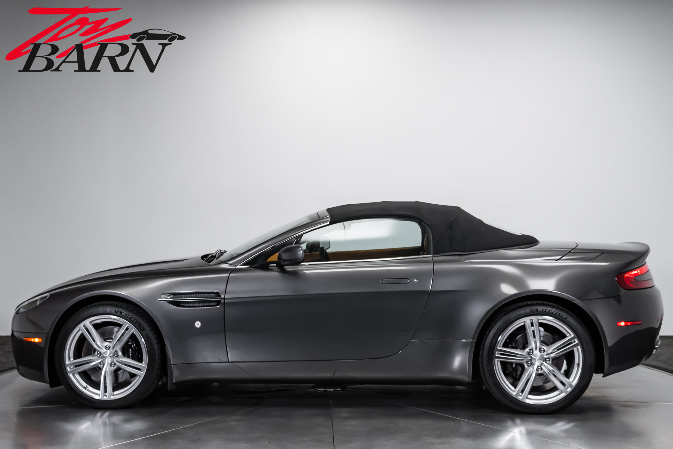 Used 2009 Aston Martin V8 Vantage Roadster RWD image 10