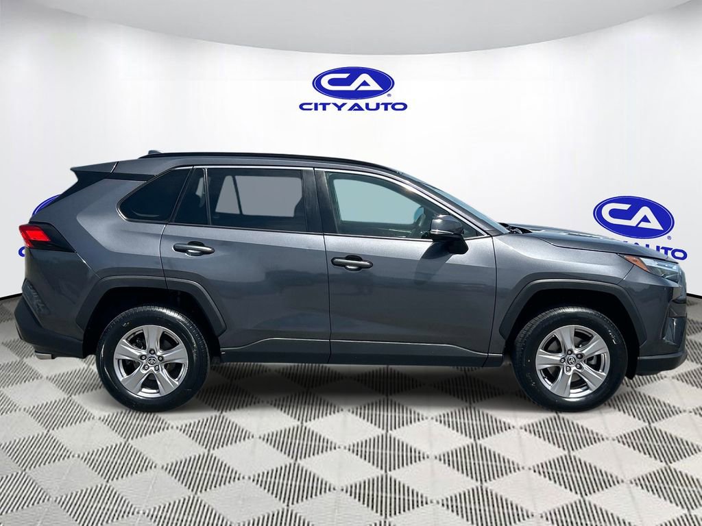 Used 2022 Toyota RAV4 XLE AWD/4WD image 2