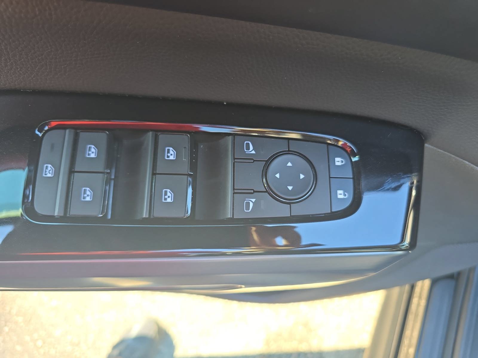 Used 2025 Nissan Pathfinder SL AWD/4WD image 28